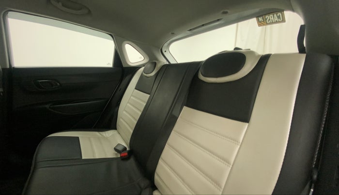 2022 Hyundai NEW I20 MAGNA 1.5 MT, Diesel, Manual, 12,955 km, Right Side Rear Door Cabin