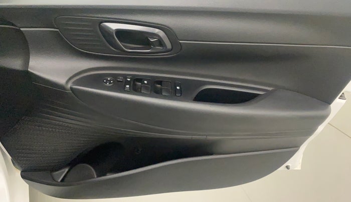 2022 Hyundai NEW I20 MAGNA 1.5 MT, Diesel, Manual, 12,955 km, Driver Side Door Panels Control