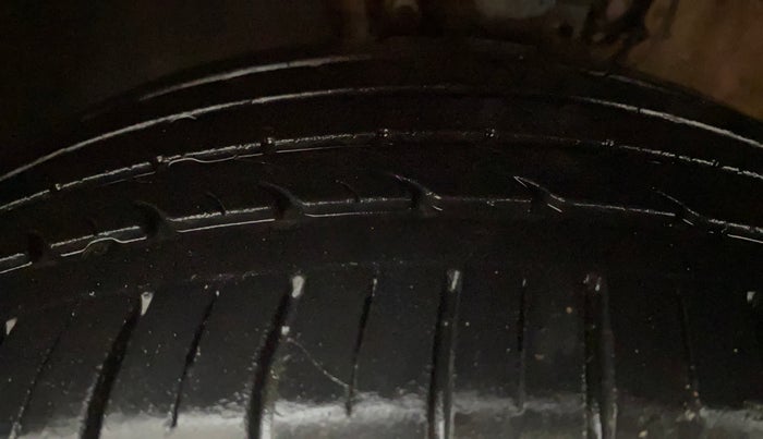 2020 Volkswagen Polo HIGHLINE PLUS 1.0L TSI, Petrol, Manual, 34,800 km, Left Front Tyre Tread