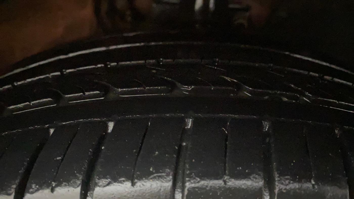 2020 Volkswagen Polo HIGHLINE PLUS 1.0L TSI, Petrol, Manual, 34,800 km, Right Front Tyre Tread