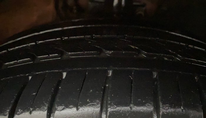 2020 Volkswagen Polo HIGHLINE PLUS 1.0L TSI, Petrol, Manual, 34,800 km, Right Front Tyre Tread