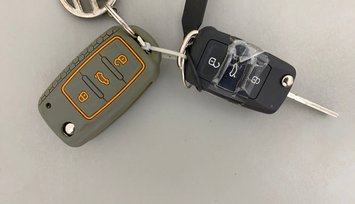 2020 Volkswagen Polo HIGHLINE PLUS 1.0L TSI, Petrol, Manual, 34,800 km, Key Close Up