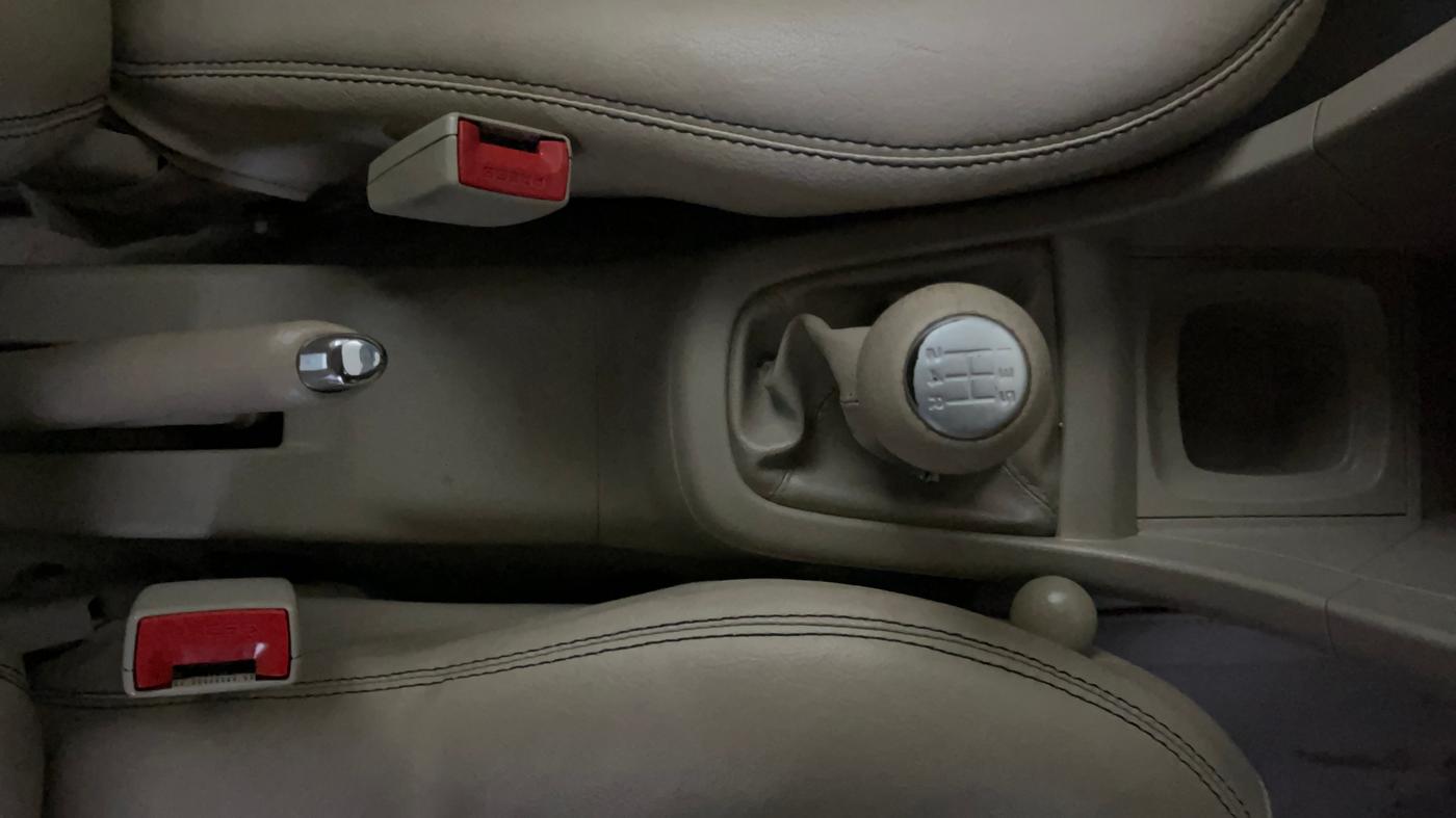 2014 Maruti Swift Dzire VXI, Petrol, Manual, 29,570 km, Gear Lever