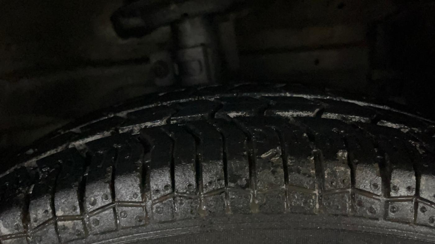 2014 Maruti Swift Dzire VXI, Petrol, Manual, 29,570 km, Right Front Tyre Tread