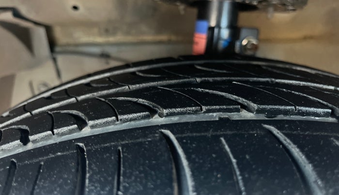 2018 Maruti Ciaz ALPHA  AT 1.4  PETROL, Petrol, Automatic, 98,558 km, Left Front Tyre Tread