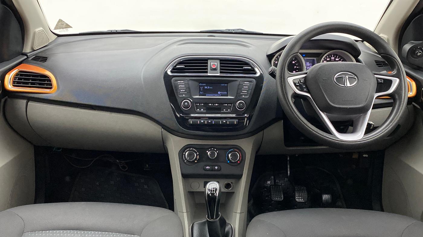 2017 Tata Tiago XZ 1.2 REVOTRON, Petrol, Manual, 65,312 km, Dashboard