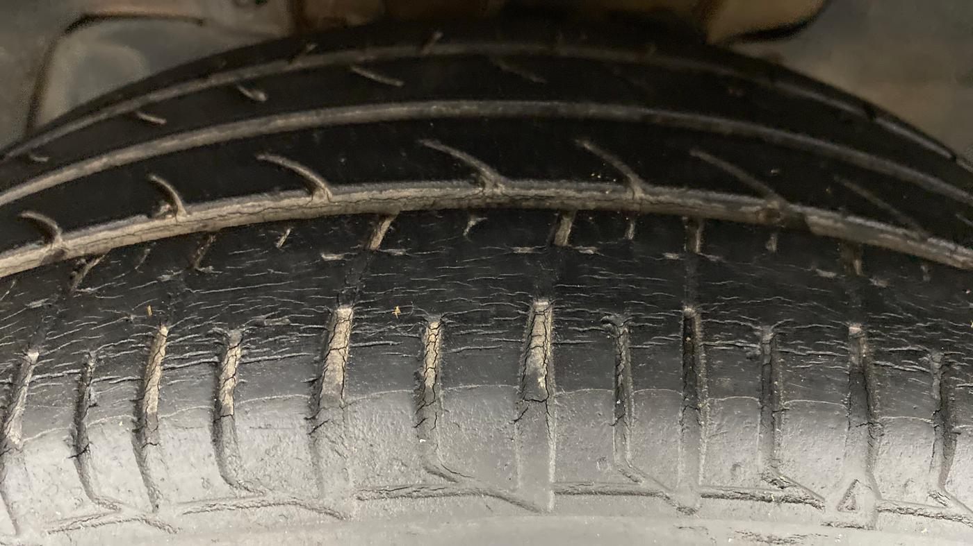 2017 Tata Tiago XZ 1.2 REVOTRON, Petrol, Manual, 65,312 km, Left Front Tyre Tread