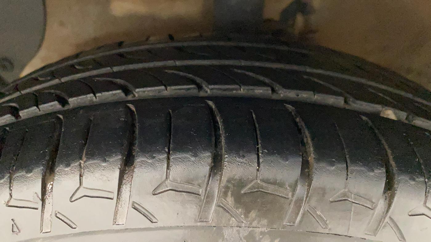 2018 Hyundai Xcent SX 1.2, Petrol, Manual, 42,605 km, Left Front Tyre Tread