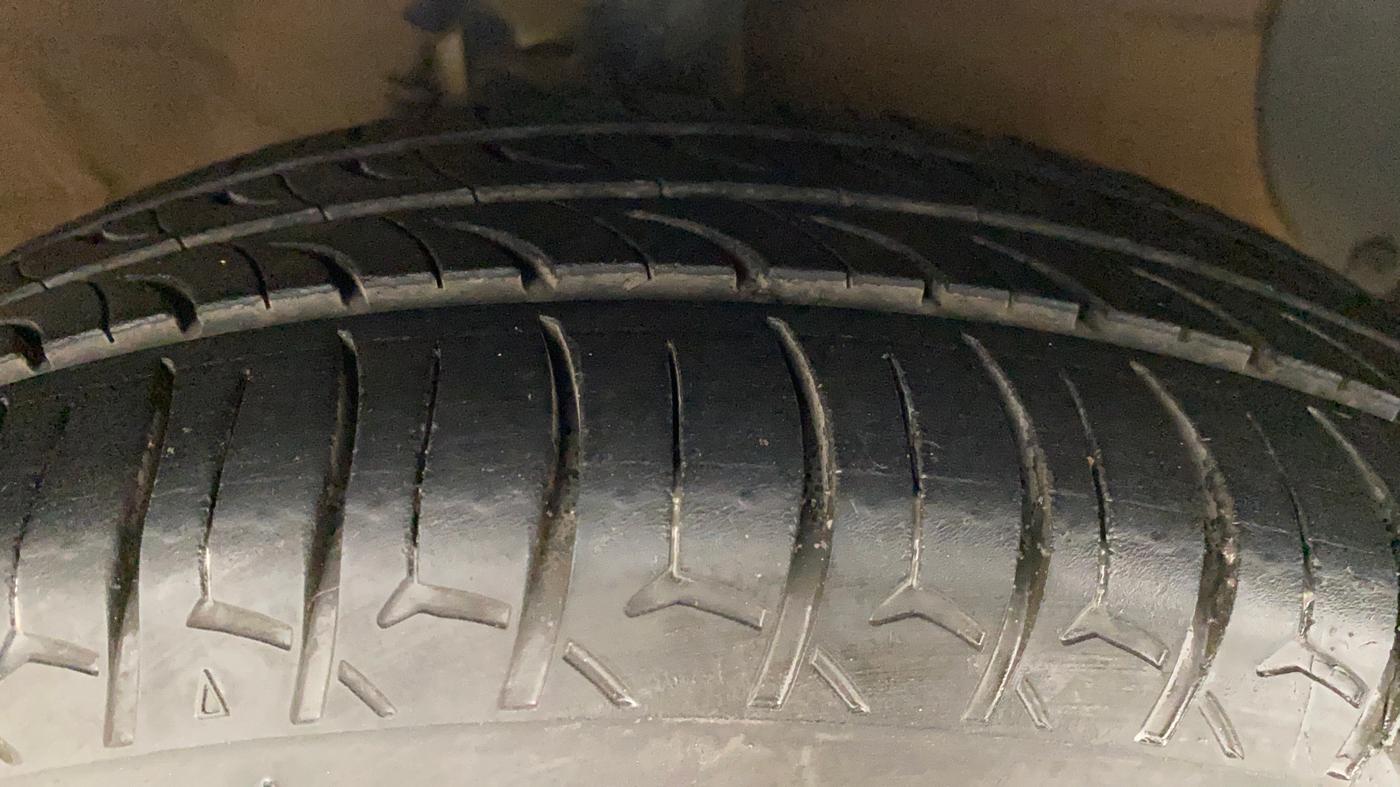2018 Hyundai Xcent SX 1.2, Petrol, Manual, 42,605 km, Right Front Tyre Tread