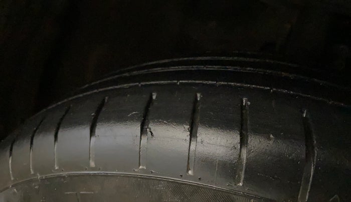 2022 Maruti Baleno DELTA PETROL 1.2, Petrol, Manual, 1,03,998 km, Right Front Tyre Tread