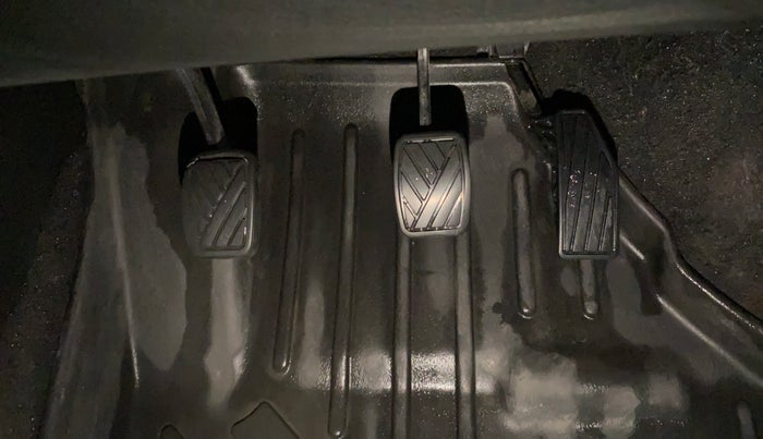 2022 Maruti Baleno DELTA PETROL 1.2, Petrol, Manual, 1,03,998 km, Pedals