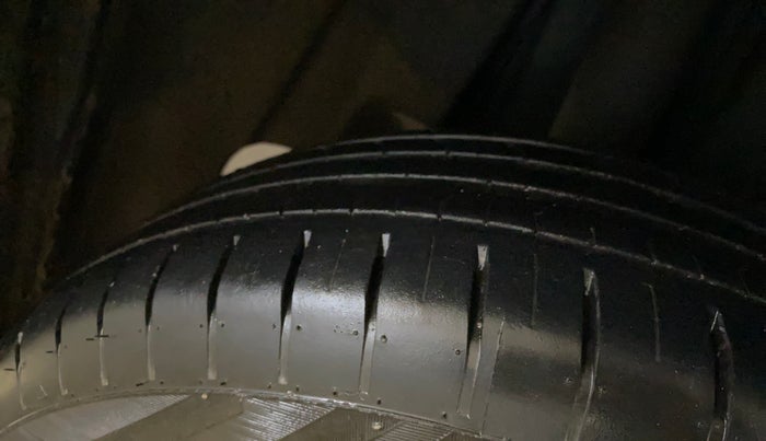 2022 Maruti Baleno DELTA PETROL 1.2, Petrol, Manual, 1,03,998 km, Right Rear Tyre Tread