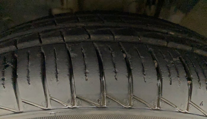 2021 Renault TRIBER RXT, Petrol, Manual, 9,120 km, Left Front Tyre Tread
