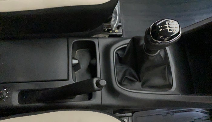 2021 Renault TRIBER RXT, Petrol, Manual, 9,120 km, Gear Lever