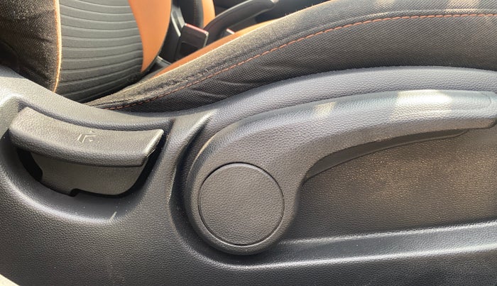 2016 Hyundai i20 Active 1.2 SX, Petrol, Manual, 46,496 km, Driver Side Adjustment Panel