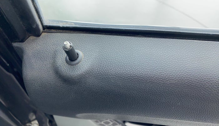 2018 Maruti Alto 800 LXI, CNG, Manual, 57,917 km, Lock system - Door lock knob has minor damage