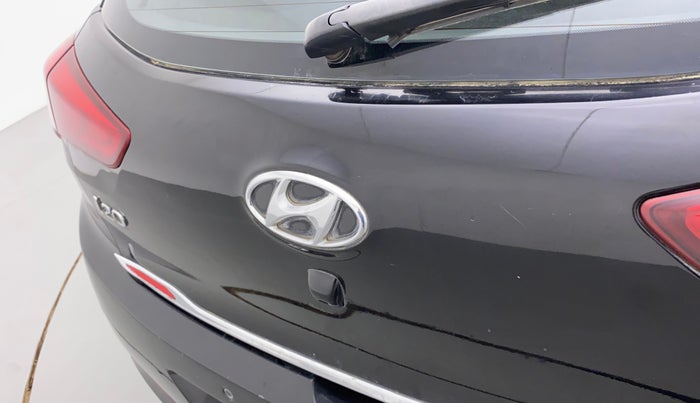 2016 Hyundai Elite i20 ASTA 1.2 (O), Petrol, Manual, 62,411 km, Dicky (Boot door) - Slightly dented