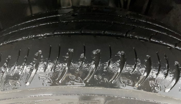 2023 Nissan MAGNITE XV PREMIUM TURBO CVT, Petrol, Automatic, 16,371 km, Left Front Tyre Tread