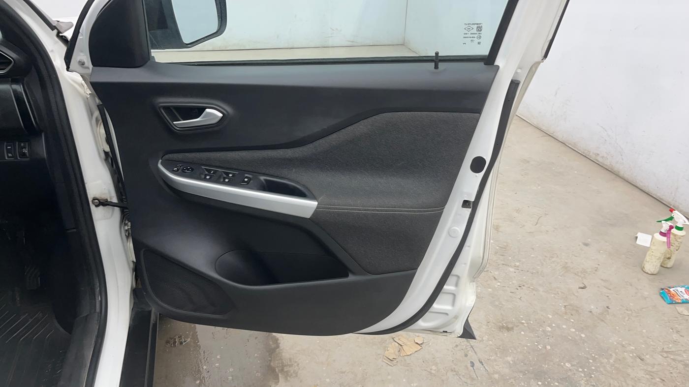 2023 Nissan MAGNITE XV PREMIUM TURBO CVT, Petrol, Automatic, 16,395 km, Driver Side Door Panels Control