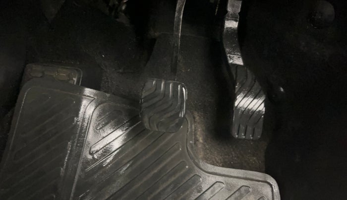 2023 Nissan MAGNITE XV PREMIUM TURBO CVT, Petrol, Automatic, 16,371 km, Pedals