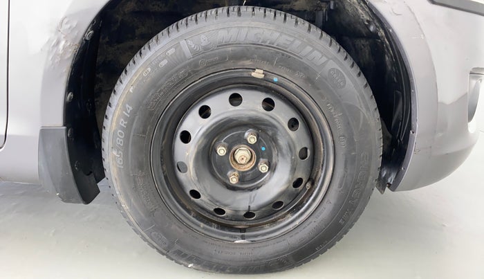 2013 Maruti Swift VXI D, Petrol, Manual, 56,979 km, Right Front Wheel