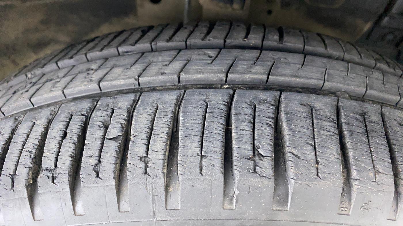 2013 Maruti Swift VXI D, Petrol, Manual, 56,979 km, Right Front Tyre Tread