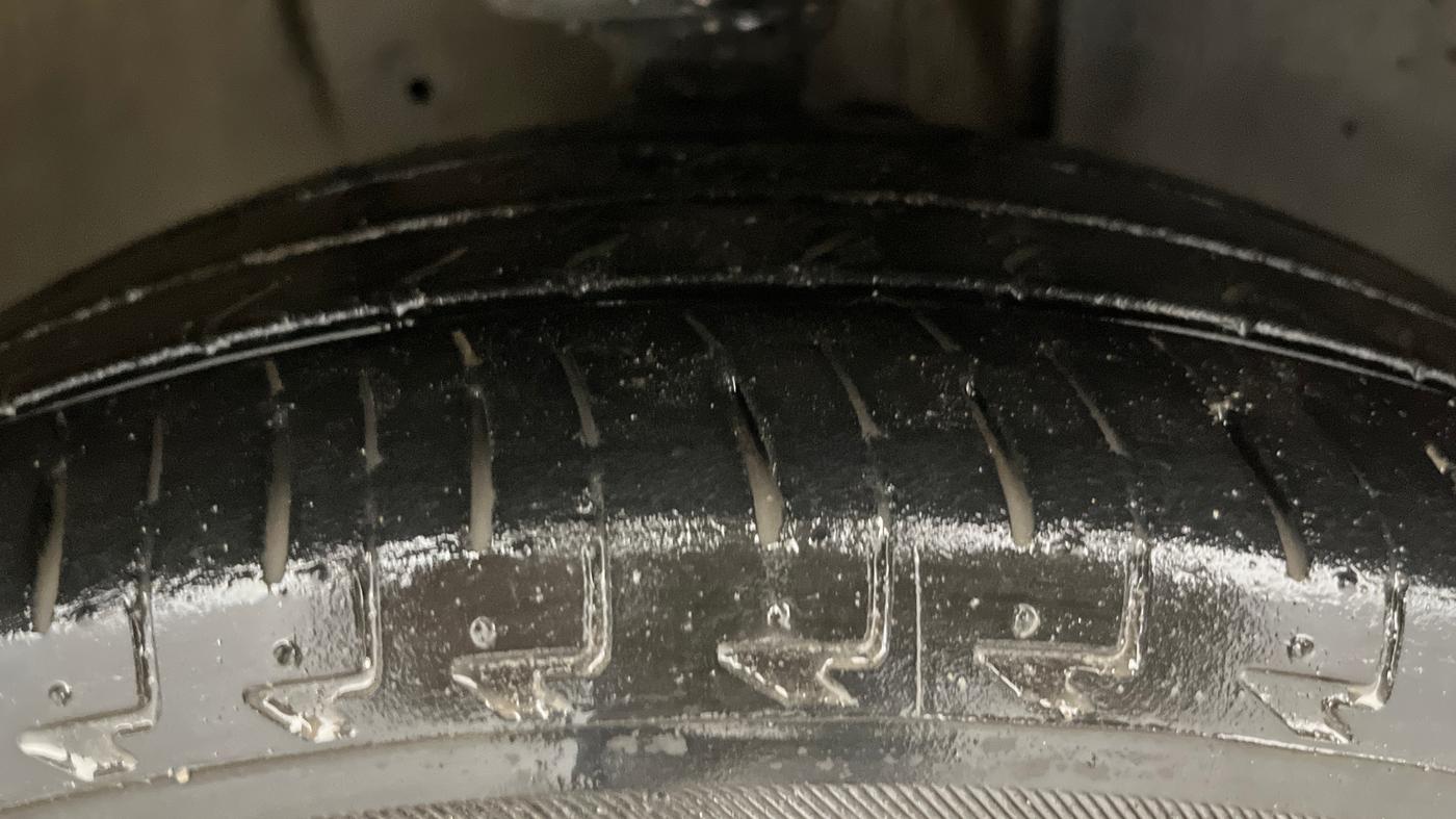 2024 Maruti IGNIS ALPHA 1.2 AMT, Petrol, Automatic, 33,974 km, Right Front Tyre Tread