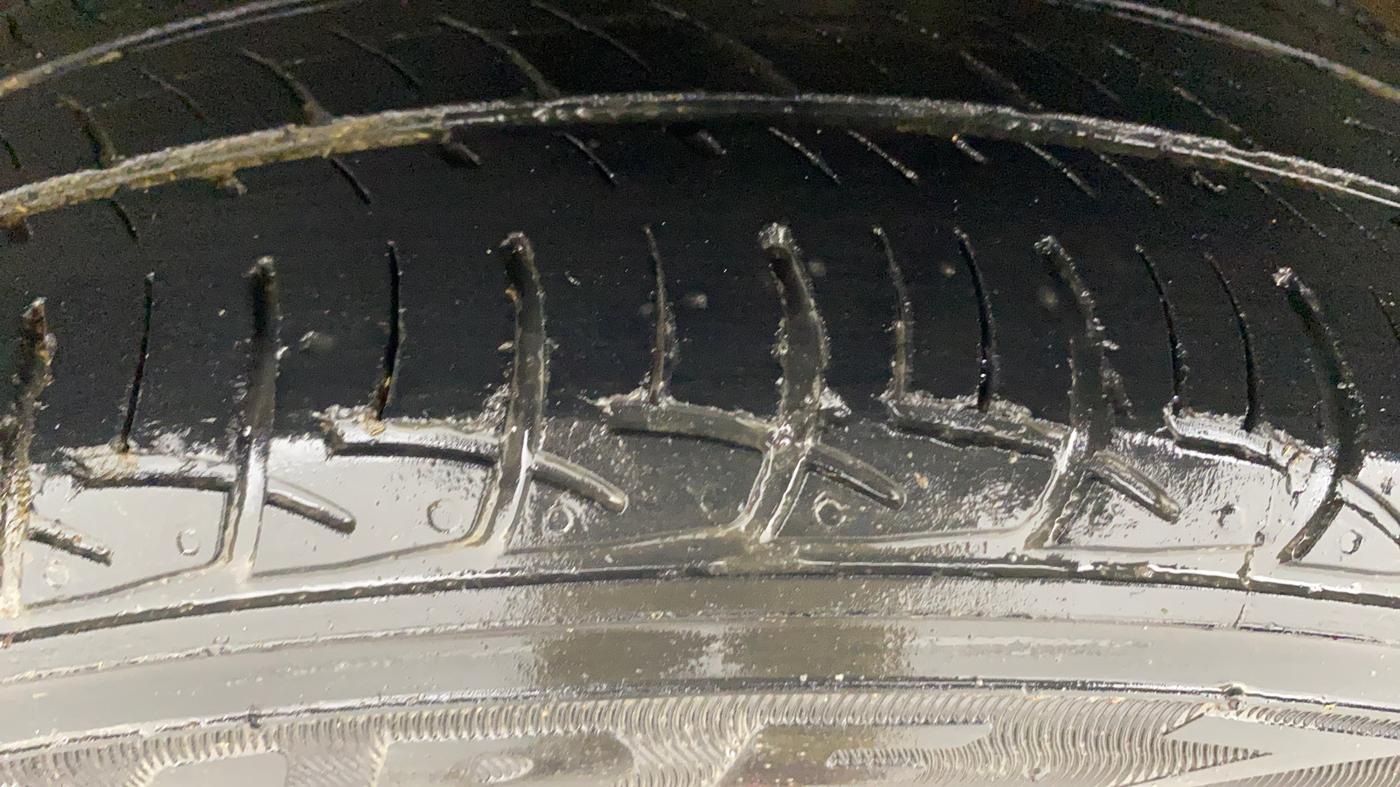 2019 Volkswagen Ameo COMFORTLINE 1.0L, Petrol, Manual, 40,024 km, Left Front Tyre Tread