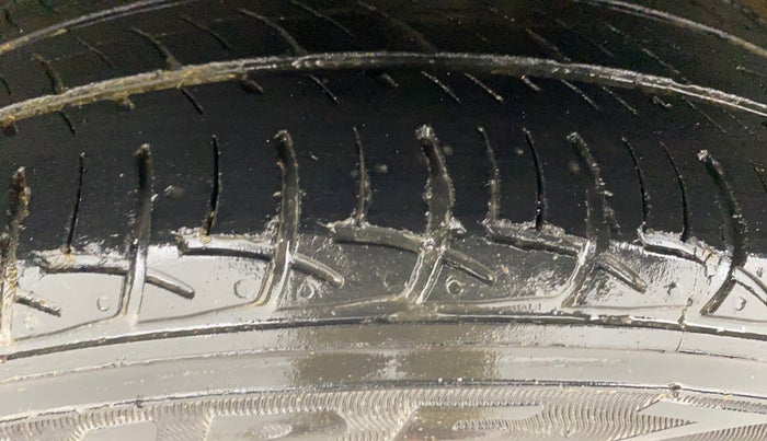 2019 Volkswagen Ameo COMFORTLINE 1.0L, Petrol, Manual, 39,944 km, Left Front Tyre Tread