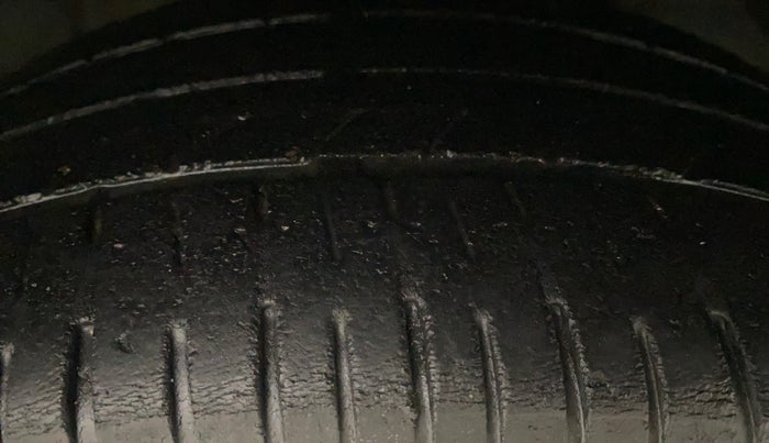 2017 Maruti Baleno ALPHA DIESEL 1.3, Diesel, Manual, 1,47,517 km, Right Front Tyre Tread