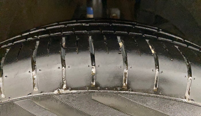 2025 Maruti Baleno SIGMA PETROL 1.2, Petrol, Manual, 5,579 km, Right Front Tyre Tread