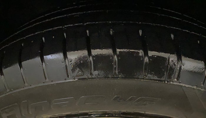 2017 Maruti Baleno DELTA PETROL 1.2, Petrol, Manual, 66,142 km, Left Front Tyre Tread