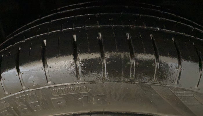 2017 Maruti Baleno DELTA PETROL 1.2, Petrol, Manual, 66,142 km, Right Front Tyre Tread