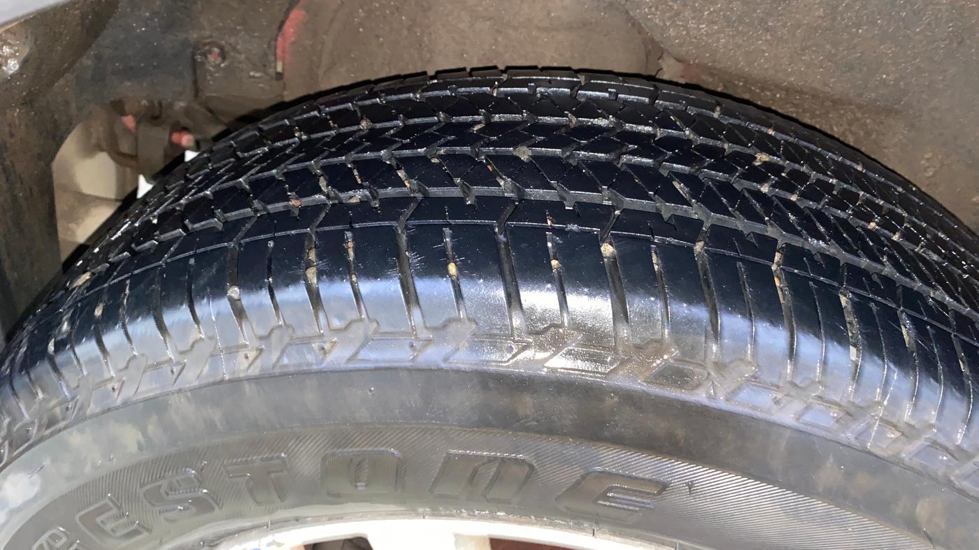 2017 Mahindra XUV500 W10 AWD AT, Diesel, Automatic, 73,537 km, Right Rear Tyre Tread