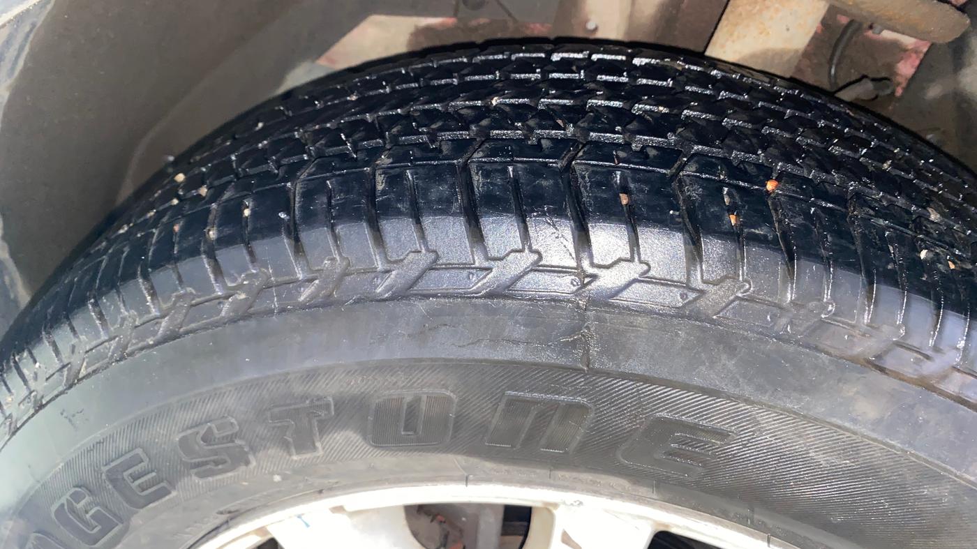 2017 Mahindra XUV500 W10 AWD AT, Diesel, Automatic, 73,537 km, Left Front Tyre Tread