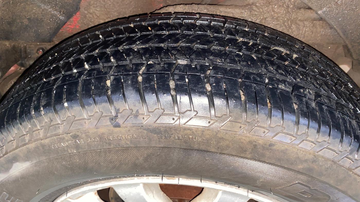 2017 Mahindra XUV500 W10 AWD AT, Diesel, Automatic, 73,537 km, Left Rear Tyre Tread