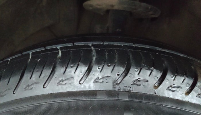 2019 Maruti XL6 ALPHA AT, Petrol, Automatic, 1,28,249 km, Left Front Tyre Tread