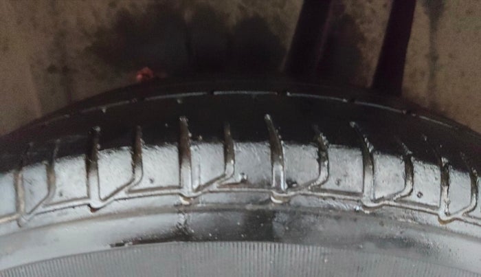 2019 Maruti XL6 ALPHA AT, Petrol, Automatic, 1,28,249 km, Left Rear Tyre Tread