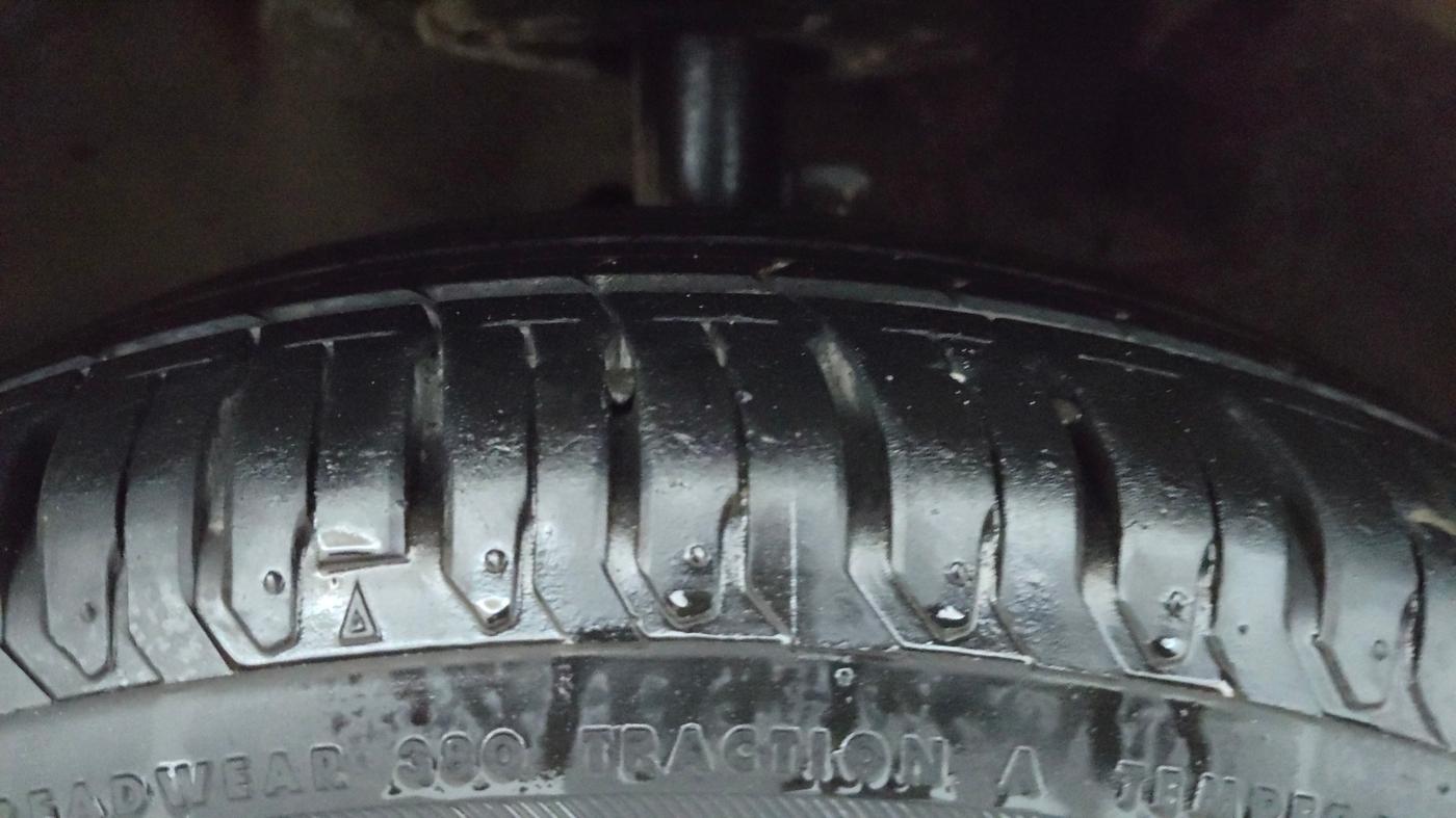 2019 Maruti XL6 ALPHA AT, Petrol, Automatic, 1,28,249 km, Right Front Tyre Tread
