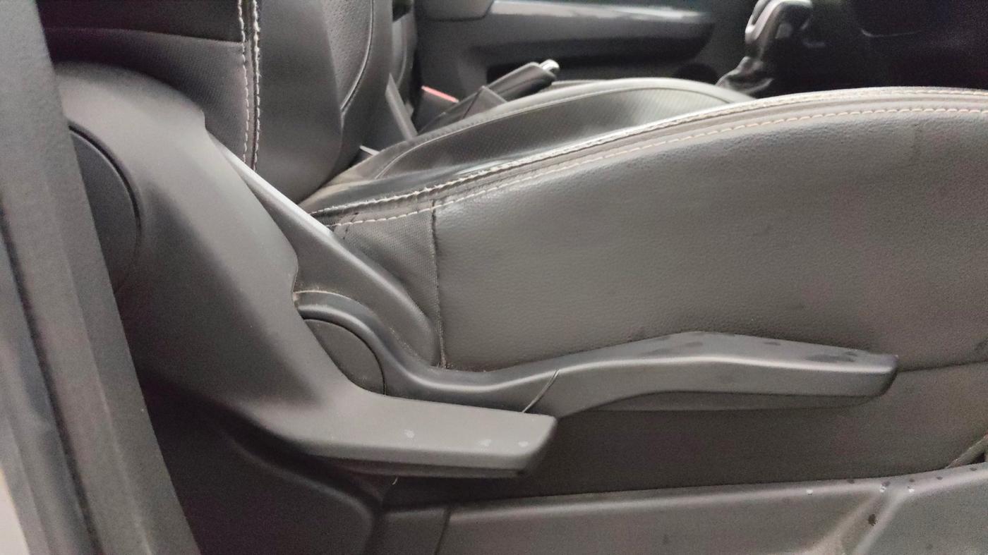 2019 Maruti XL6 ALPHA AT, Petrol, Automatic, 1,28,249 km, Driver Side Adjustment Panel