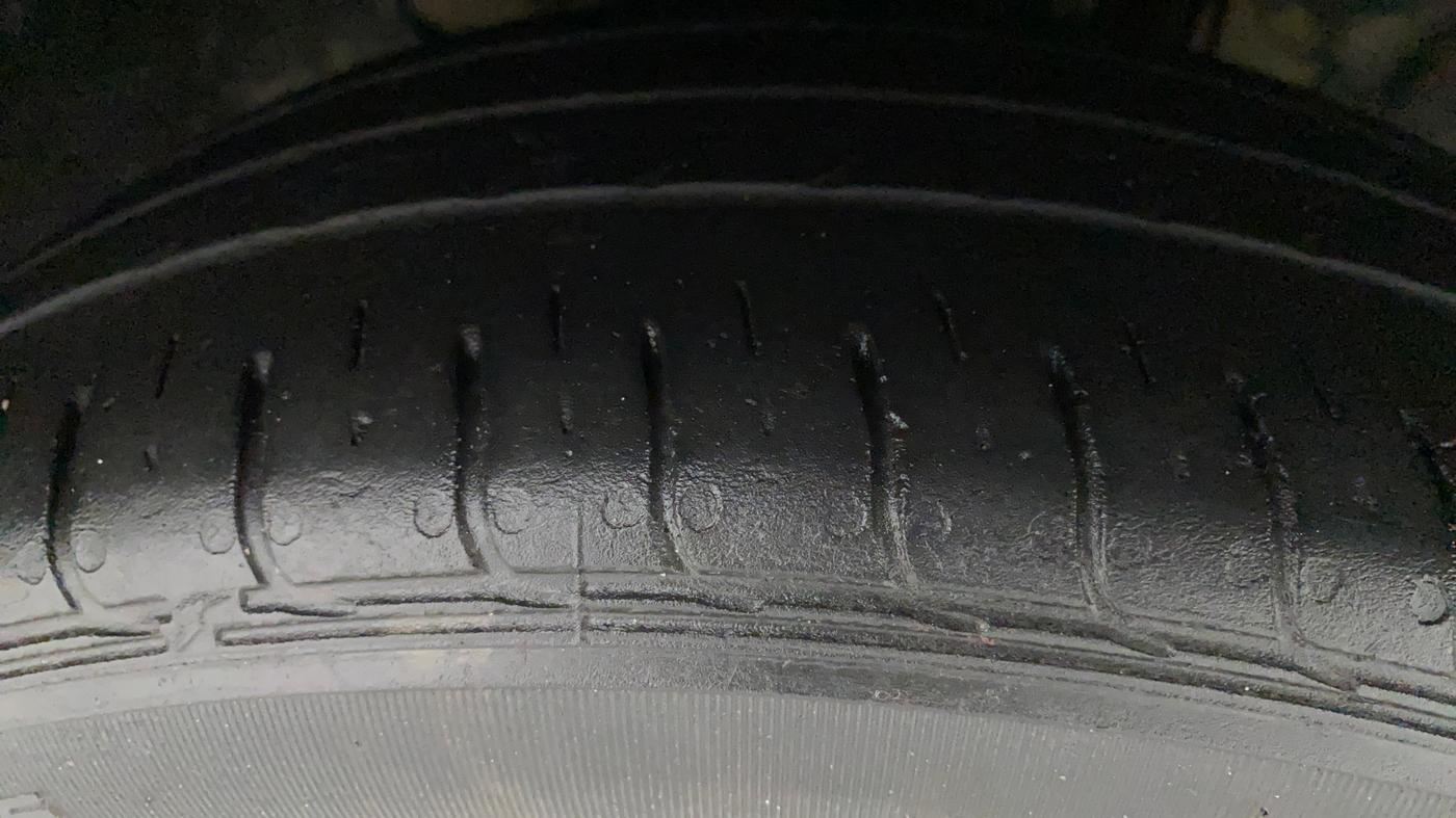 2022 Tata TIGOR XZ PLUS PETROL, CNG, Manual, 60,743 km, Right Front Tyre Tread