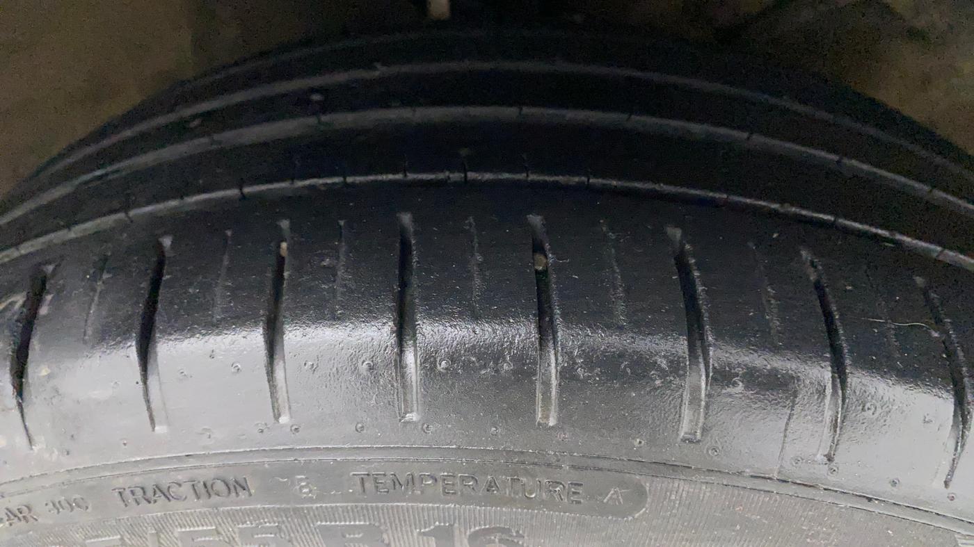 2016 Maruti Baleno ZETA CVT PETROL 1.2, Petrol, Automatic, 69,154 km, Right Front Tyre Tread