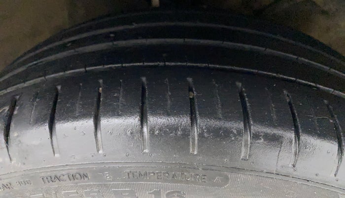 2016 Maruti Baleno ZETA CVT PETROL 1.2, Petrol, Automatic, 69,154 km, Right Front Tyre Tread