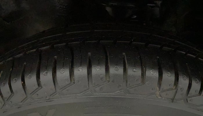 2014 Maruti Alto 800 VXI, Petrol, Manual, 57,446 km, Left Front Tyre Tread