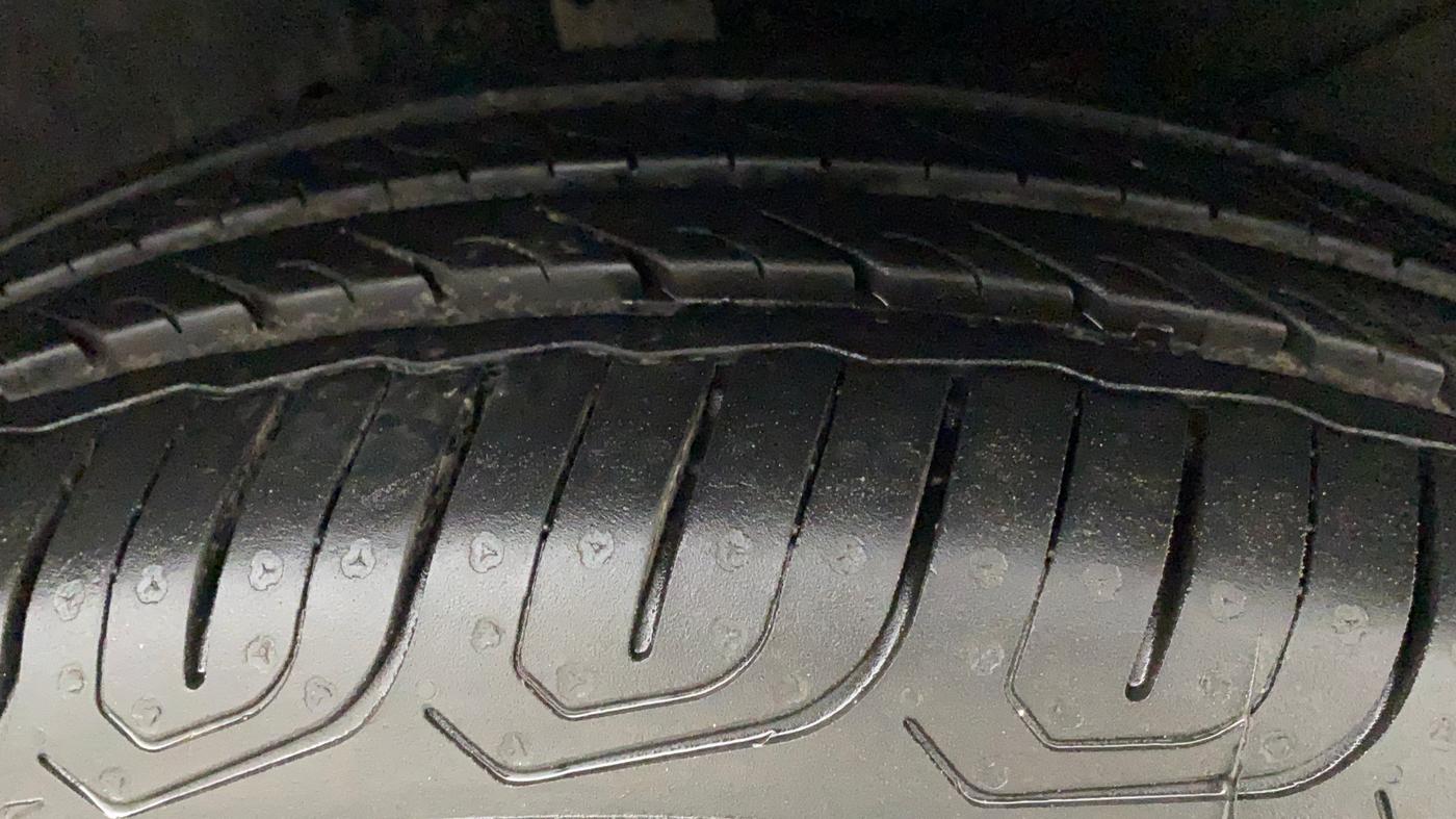 2012 Honda Brio S MT, Petrol, Manual, 24,026 km, Right Front Tyre Tread
