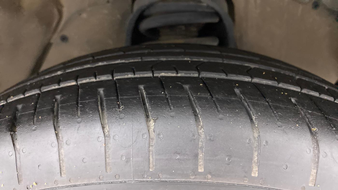 2017 Toyota Innova Crysta 2.8 ZX AT 7 STR, Diesel, Automatic, 90,942 km, Right Front Tyre Tread