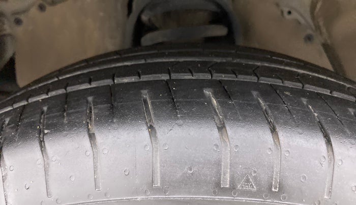 2017 Toyota Innova Crysta 2.8 ZX AT 7 STR, Diesel, Automatic, 90,942 km, Left Front Tyre Tread