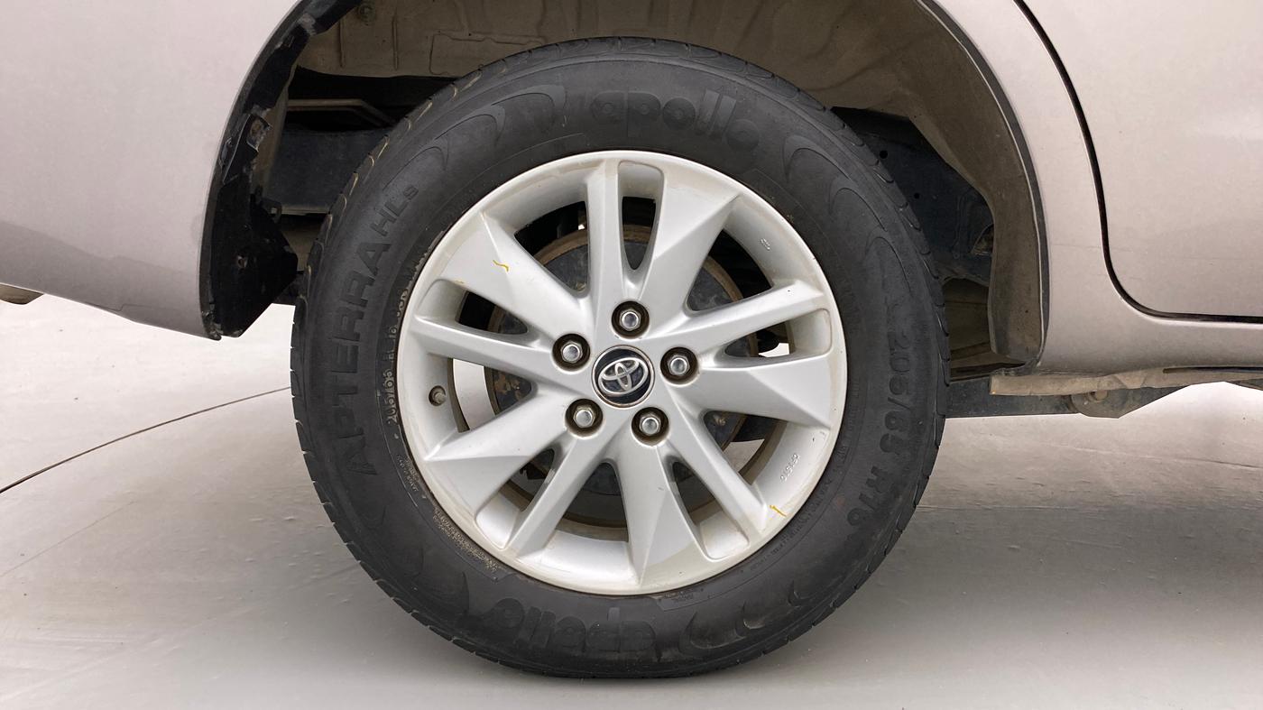 2017 Toyota Innova Crysta 2.8 ZX AT 7 STR, Diesel, Automatic, 90,942 km, Right Rear Wheel