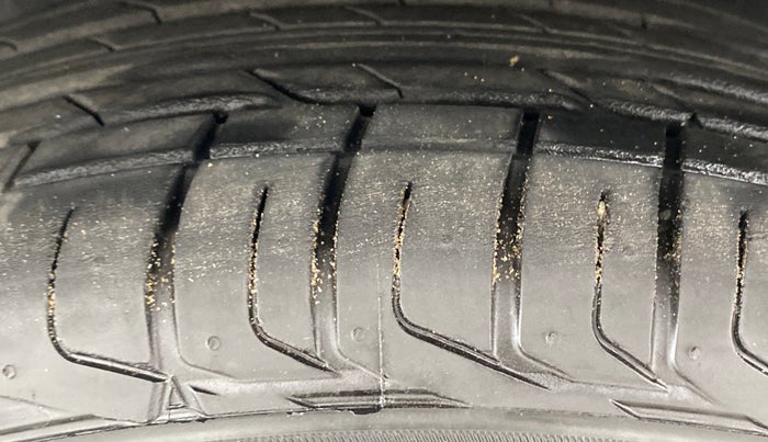 2021 Nissan MAGNITE XV TURBO, Petrol, Manual, 36,188 km, Left Front Tyre Tread