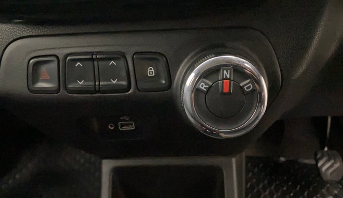 2018 Renault Kwid RXT 1.0 AMT (O), Petrol, Automatic, 30,704 km, Gear Lever